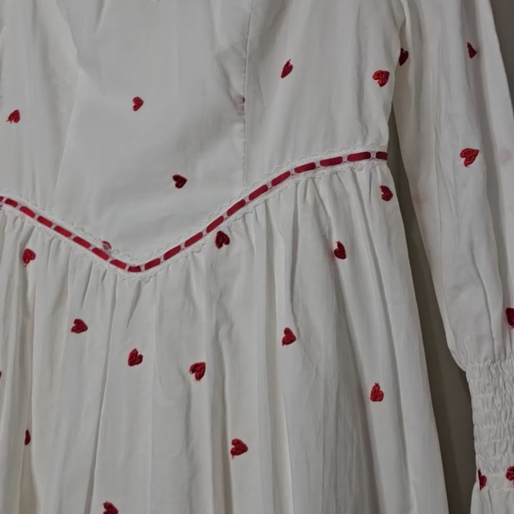 White Dress with Red Heart Accents retro vintage USA M - Picture 4 of 9